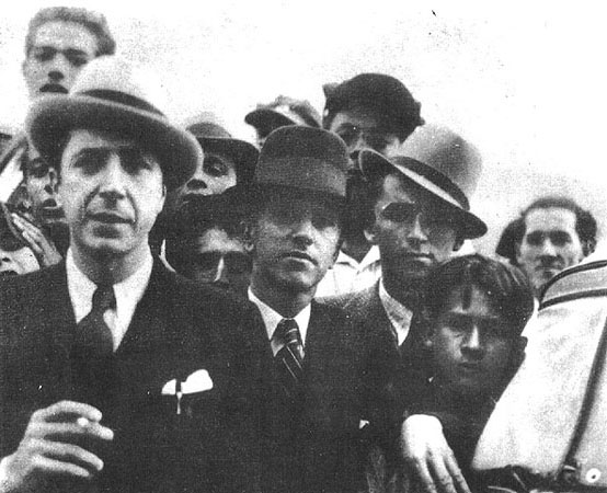 Ultima foto de Gardel y de sus acompañantes tomada en Medellín, Colombia, momentos antes de subir al avión el 24 de junio de 1935.